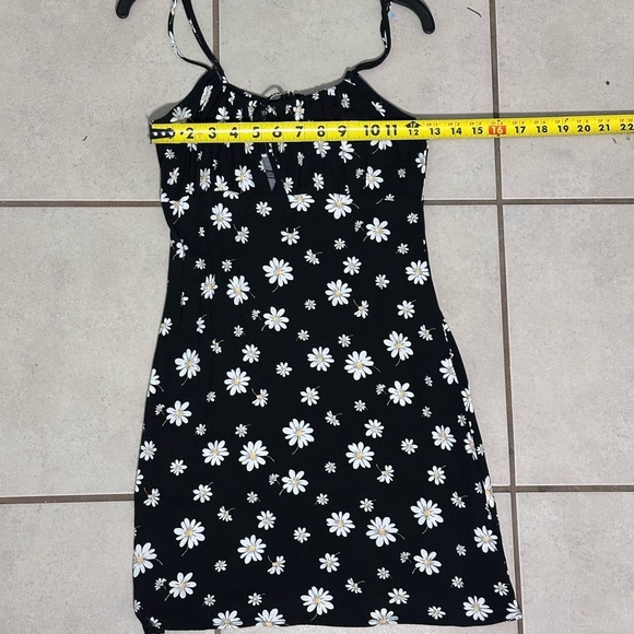 Forever 21 Women Black Floral Dress Size Small. - Picture 8 of 8